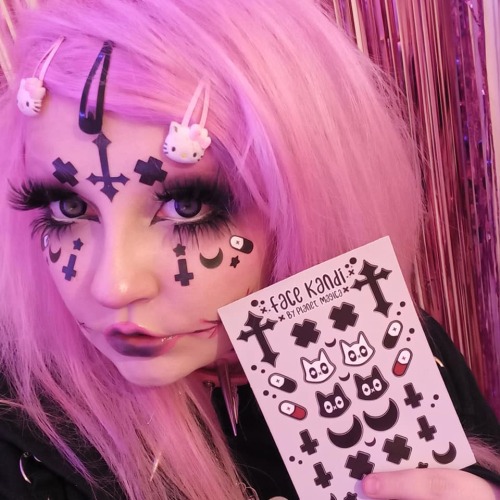 Revealing the 3rd and final new face kandi set.   Gothic Kitty  ♡available on the 7th