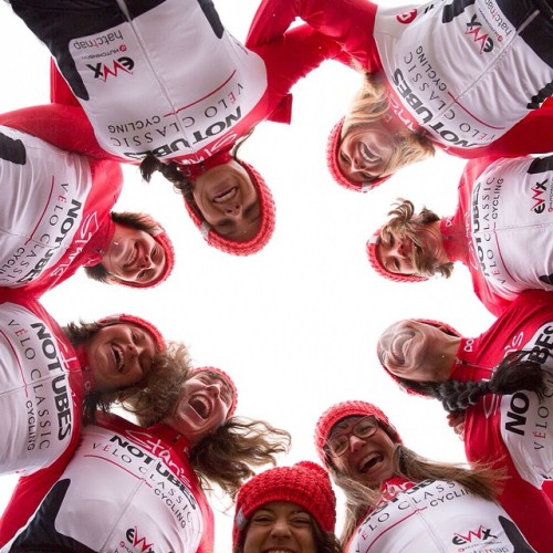 dfitzger: #stans_veloclassic: Team huddle/giggle.  Photo @marshallkappel  #SNTVCCteamcampvibes April