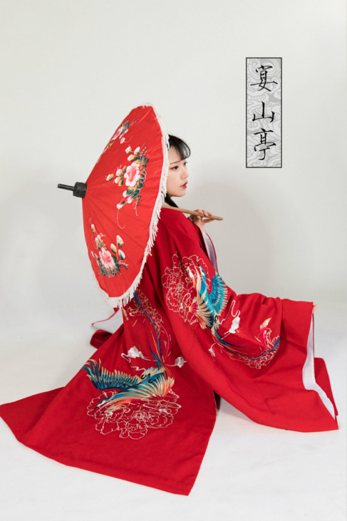 Traditional Chinese hanfu in Ming dynasty style by 宴山亭