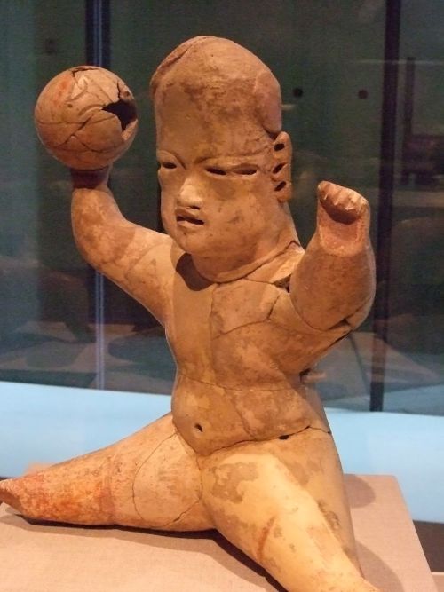 ancientart:Baby figures of the Olmec culture. Both date to 1200-900 BCE, Mexico, 