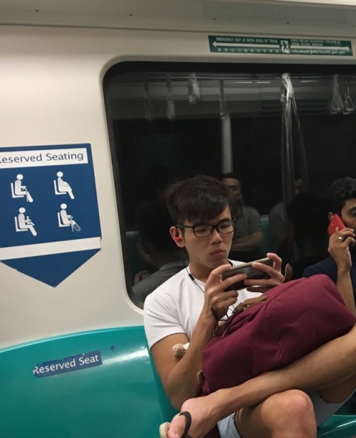 cherwintw:Probably from NTU, anyone knows him? Name/ig/fb?