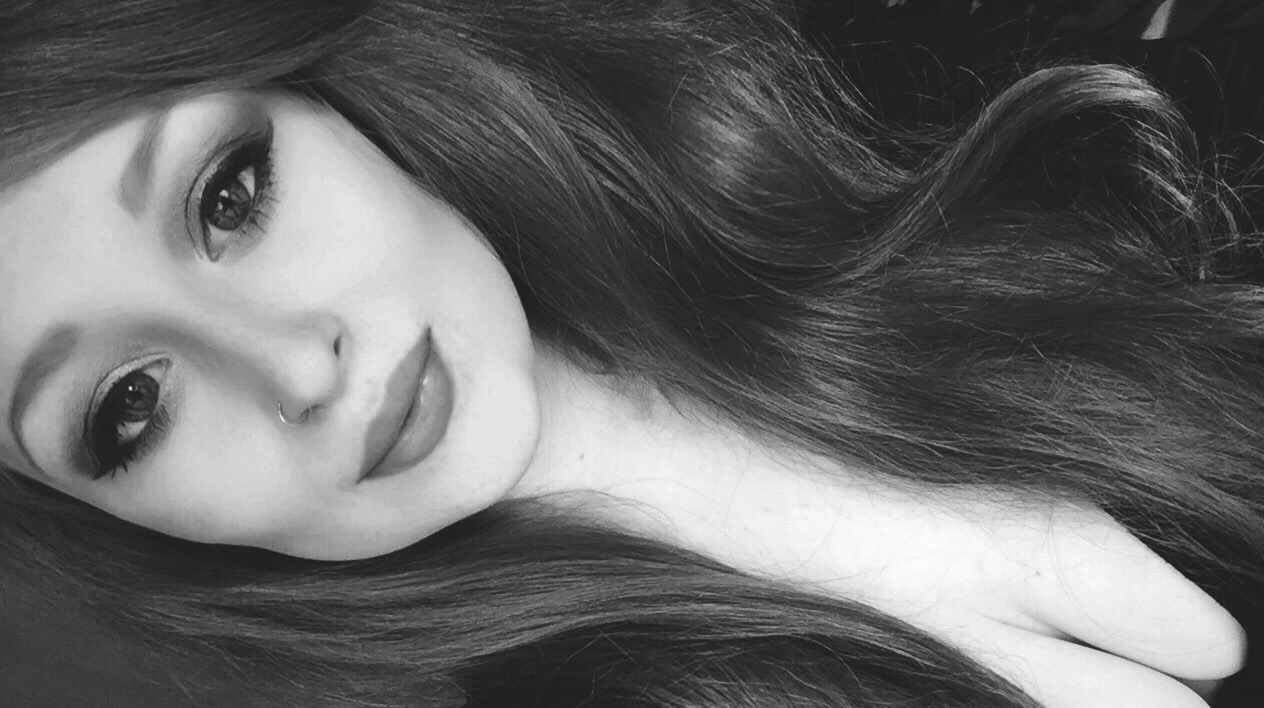 iwishiwasyourfavouritegirl:  starting to get used to my face without glasses 