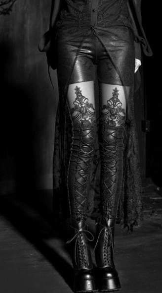 colourless-achroous:  black and white blog, I follow back similar! 