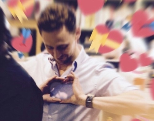 spideres: Tom Hiddleston love reaction pics for you sweethearts ♡ I reached 800 followers and I just