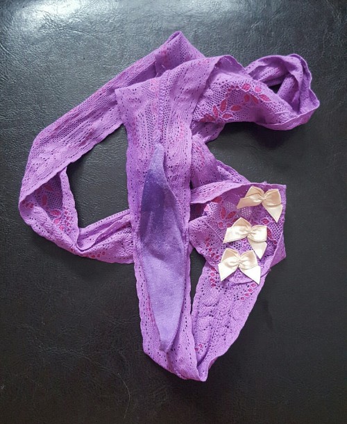 idschlicktothat:  I made a mess of my new panties 