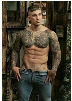 jackedmusclehead:  OK, lets list my fetishes…Muscles   - check  Tats   - check  Jeans   - check  Bulges   - check  Quads in tight pants   - check  Button fly   - check  Cute   - check  Thank you Chris Hatton!