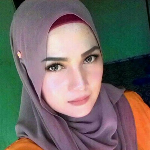 kakisharee:Siti Mahana 40 Janda JB.. nak gambar panas dia Reblog banyak2..Nanti kita upp..
