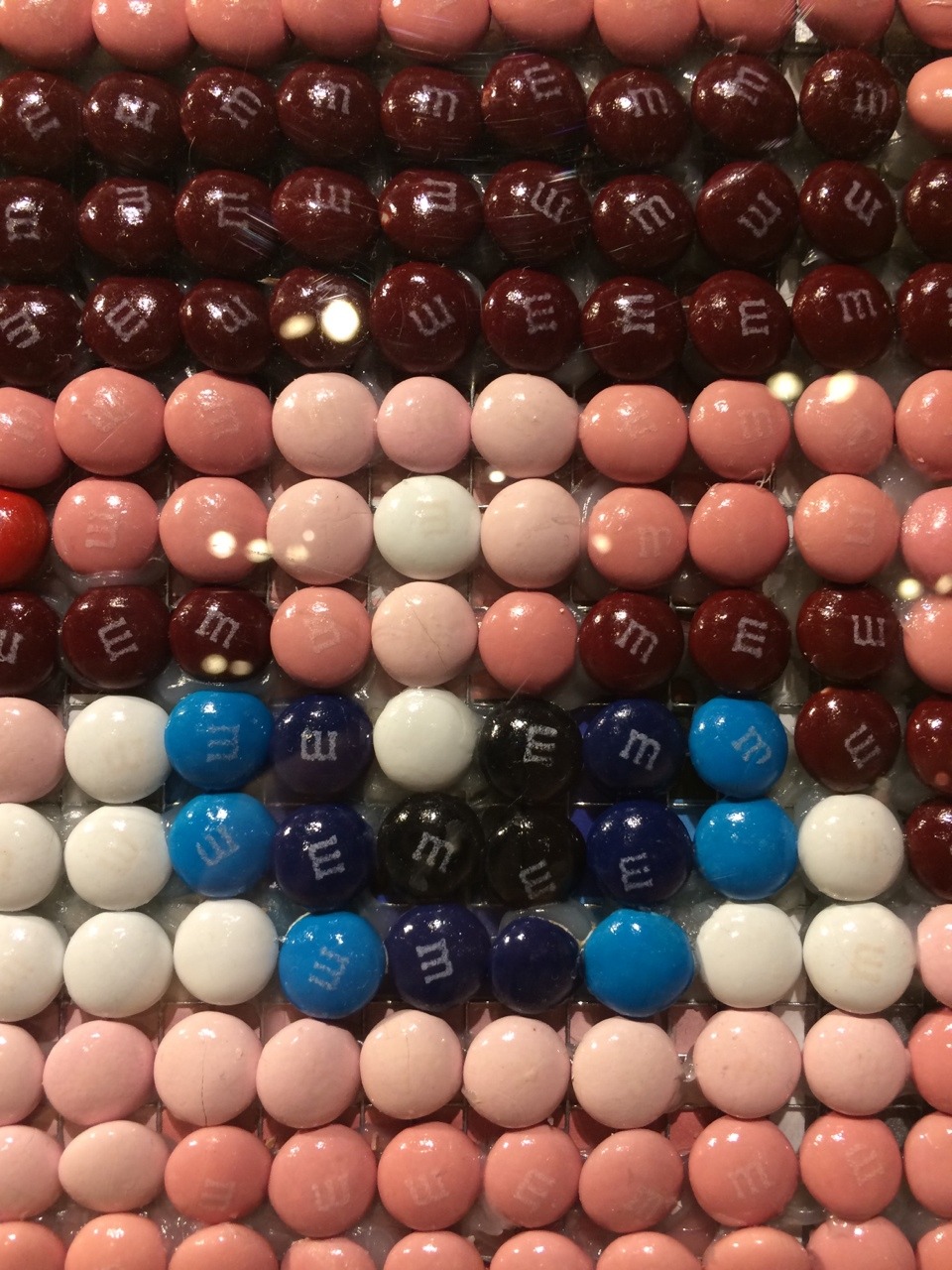fuckshitpissdick:  a picture if eminem made by m&amp;m’s