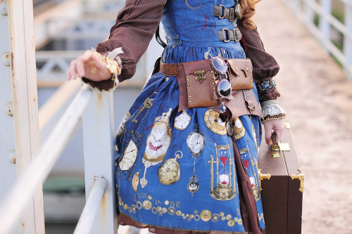 shadow-walk:  My first time trying steampunk lolita. I made it for the Metamorphose 2014 coordinate contest. If you haven’t already, please support Meta by checking out all the entries here! There’s no limit to how many photos you can like, and there’s