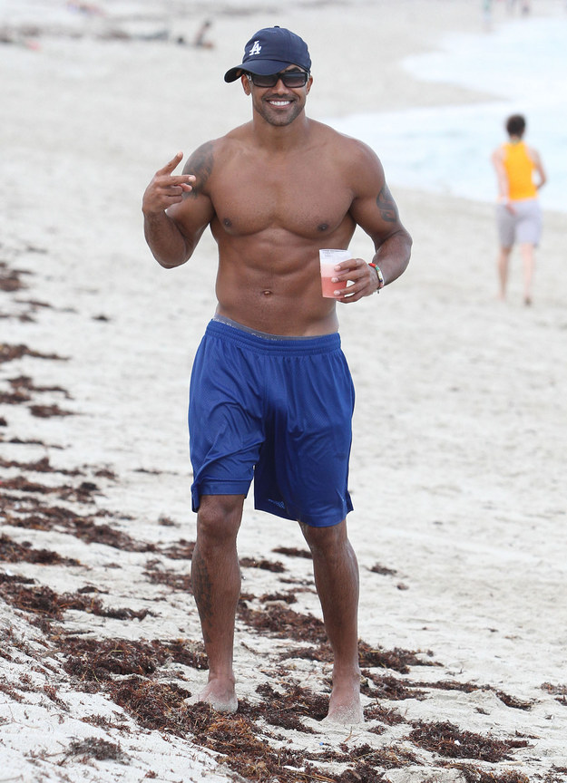 justjasper:  A Brief History Of Shemar Moore Walking On The Beach 