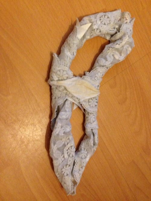 slutinahut:  Must have been in a rush to take a shower. 