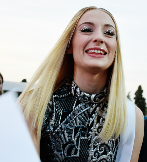 thronescastdaily:Sophie Turner attends the Premiere of X-Men: Dark Phoenix premiere in Seoul, South Korea on 29 may 2019