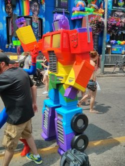 shinyshinyshoomshoom:  hey, look look look it’s Optimus Pride 