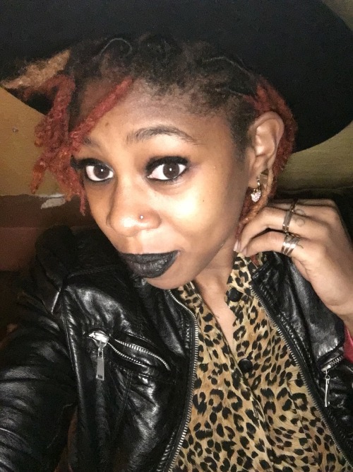 caramelpepsi:Black OUT…