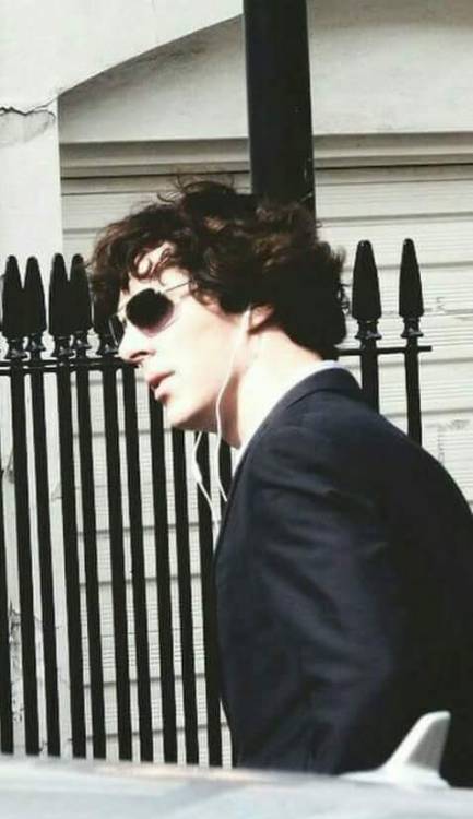xthismeanswar:Sherlock + sunglasses