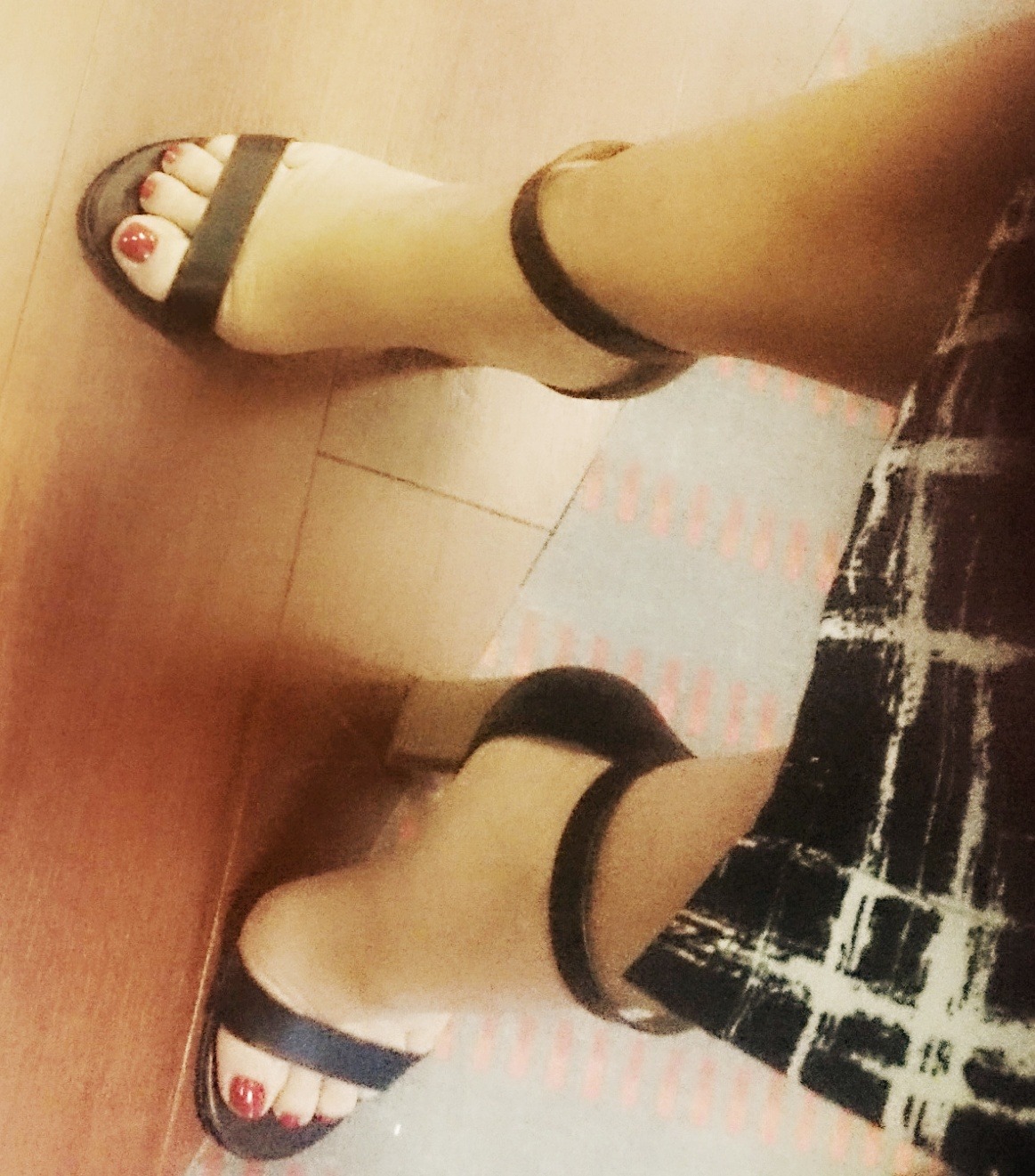 bantor69:  Perfect feet 👣😈