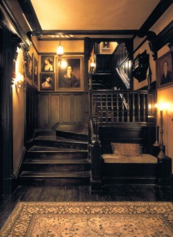 theenglishladye:  Practical Magic Staircase