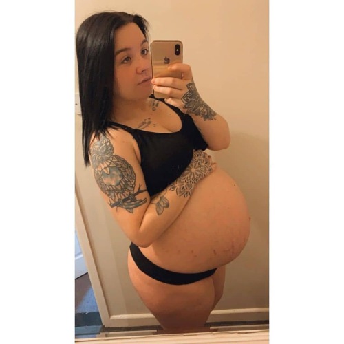 #Repost @singlemumoftriplets . Is there any sexier than huge triplets preggo belly? . . #preggoisgod