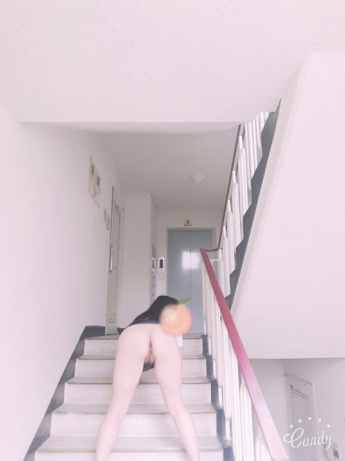 Thumbs.Pro : Yunze69: 모르는 집앞계단에서 야노 섹스하고싶어 뒤치기 ㄱㄱ 야외 섹스도조아