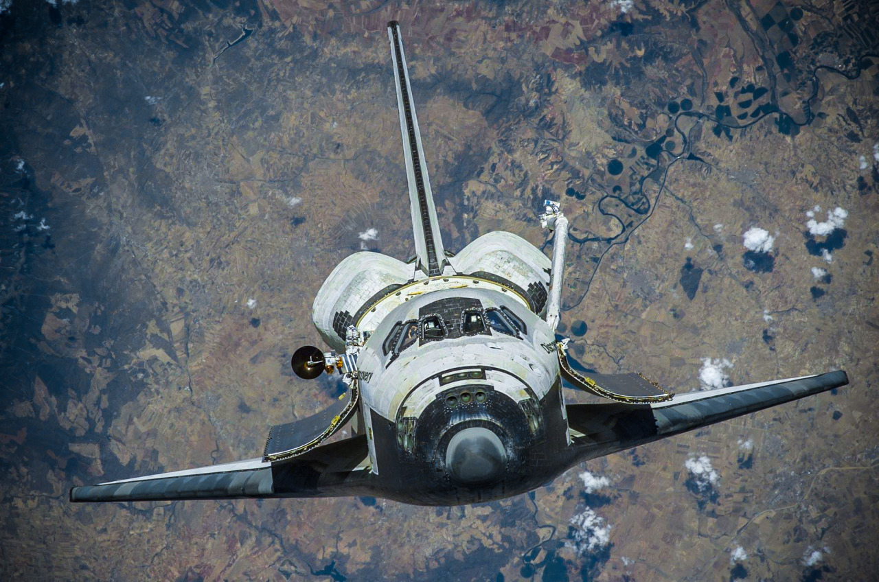 robotpignet:  STS-121 Discovery #space [processed image by photos.robotpig.net]