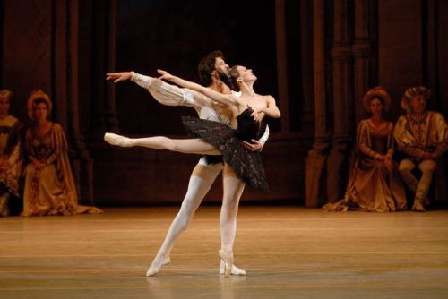 galina-ulanova:Ulyana Lopatkina as Odile, and Danila Korsuntsev as Prince Siegfried, in Swan Lake (M