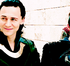 survivingwithouthiddles:assassinadavinci:You can’t say NO to that smile.But you can scream and cry a