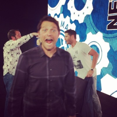 spn-angels-deactivated20161031:
“ @aishatyler: #nerdhq #supernatural panel aftermath. Misha is having happy feels. #sdcc2014
”