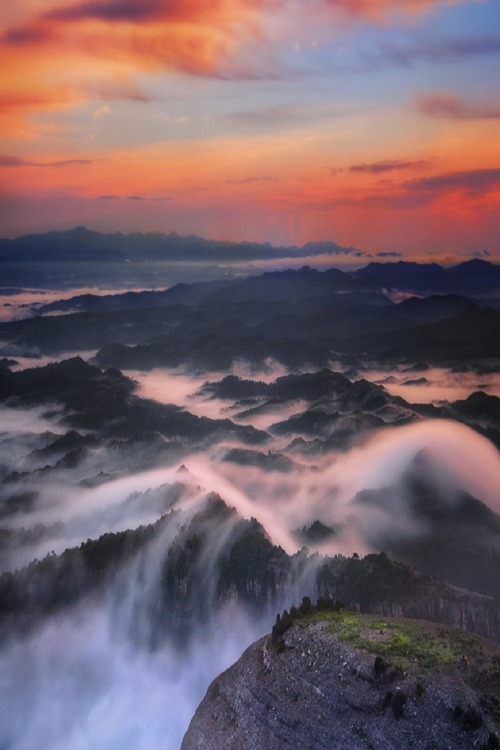 sublim-ature:  Catalonia, SpainLluis de Haro Sanchez