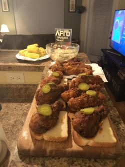 food-porn-diary:  [OC] I made Nashville Hot Chicken for my friends.