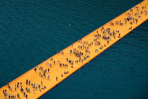 antiwhat:  The Floating Piers Lago d’Iseo (2014-2016) by Christo & Jeanne-Claude Ralf Streithorst Photography 