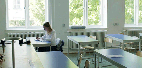 cuddlyevak:[skam] scenery in the third season: 2:10 - “Du er over 18 sant?”