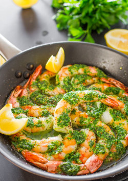 comida-corazon:  GARLIC AND PARSLEY BUTTER SHRIMP