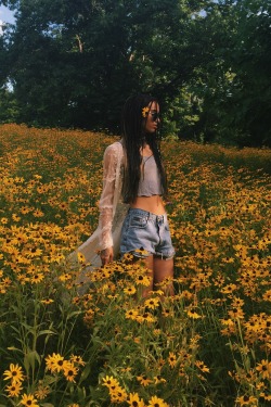 strangersneedlove:  trashyychic 🌼🌼🌼🌼 