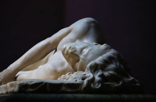 snowywhiteghastlypale:This is the hauntingly beautiful Shelley Memorial at Oxford. Commissioned to &