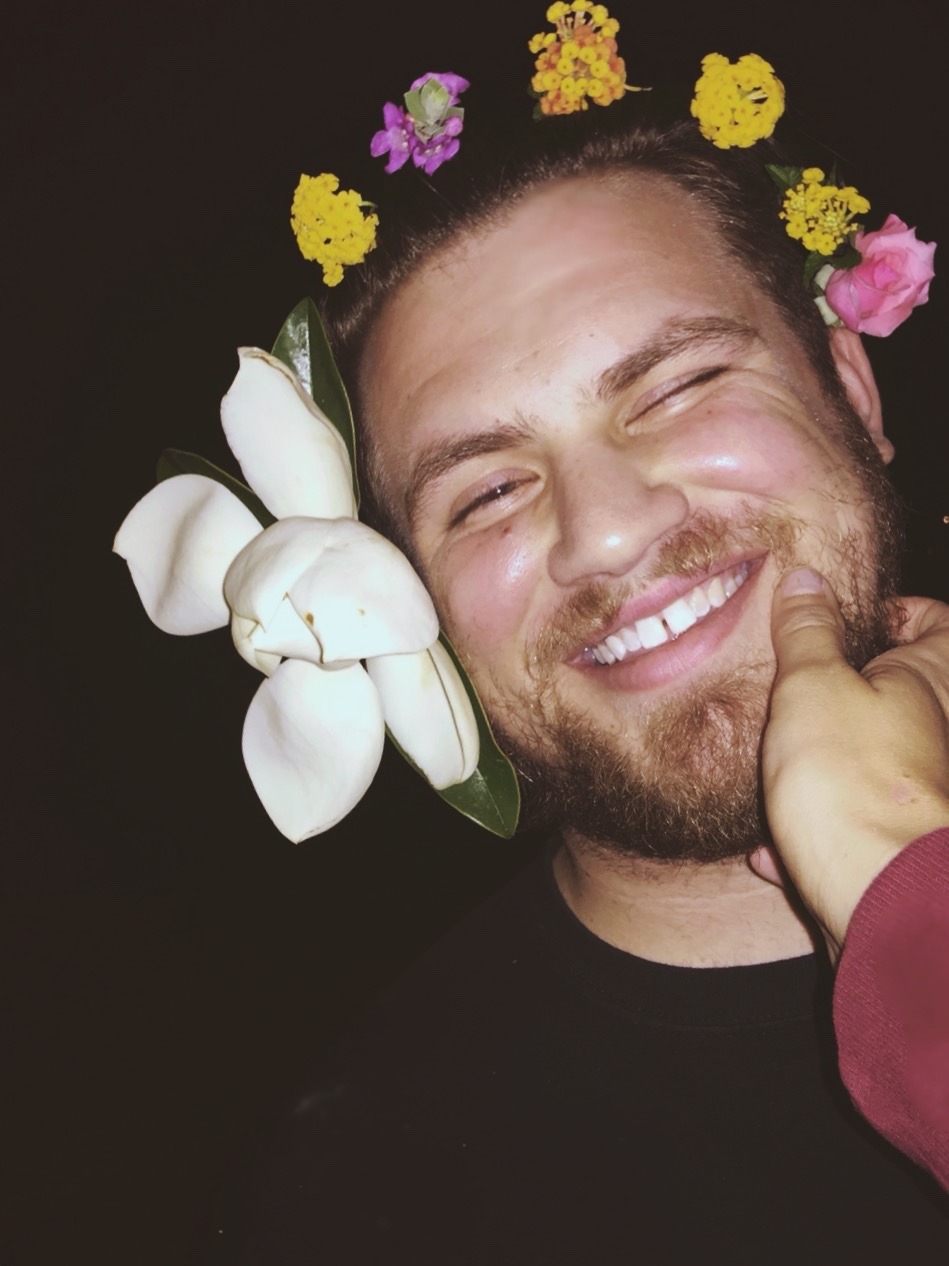 I can&rsquo;t keep my hands off u. 💘💐