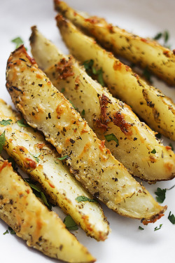 thecraving:  Baked Garlic Parmesan Potato