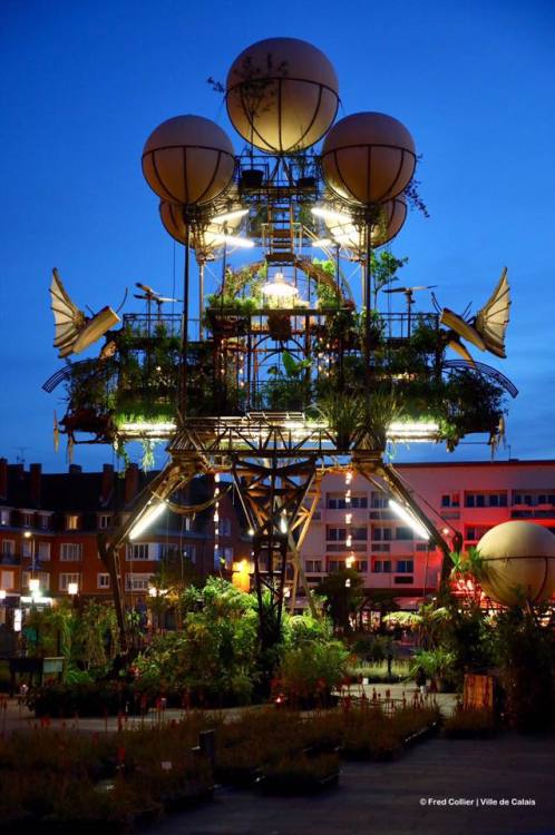 steampunktendencies:  The flying greenhouse called “Aéroflorale” by François Delarozière in Calais, France.