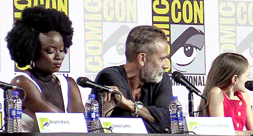 hughxjackman: Jeffrey Dean Morgan & Danai Gurira during The Walking Dead Comic-Con Panel (…this 