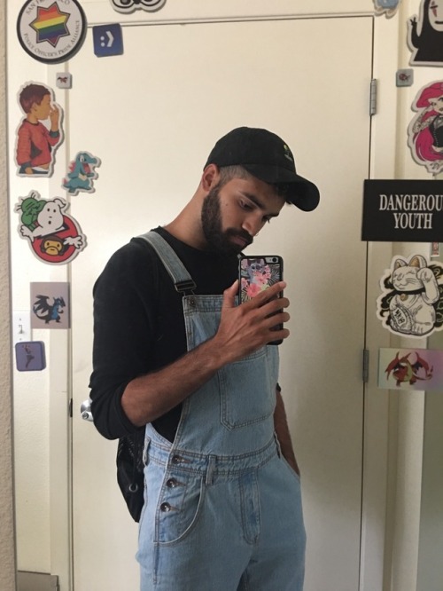 nvclearbomb:  I look short wearing these