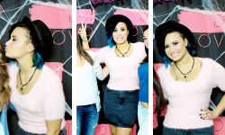 burrowjoe:  Demi Lovato at her meet and greet