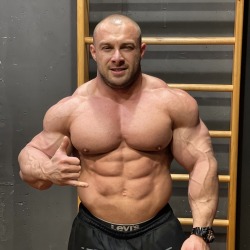 muscletitanlover:Radoslav Angelov, BulgariaIG: radoslavangelov_ifbbpro