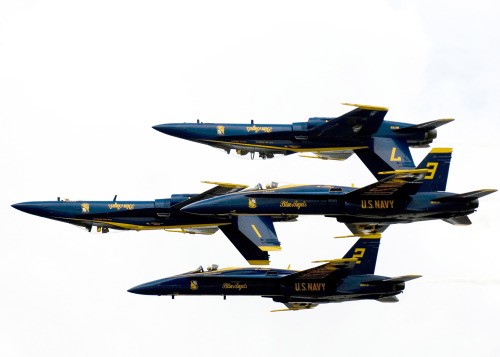soldierporn: No Photoshop needed. The U.S. Navy flight demonstration team, the Blue Angels, perform 
