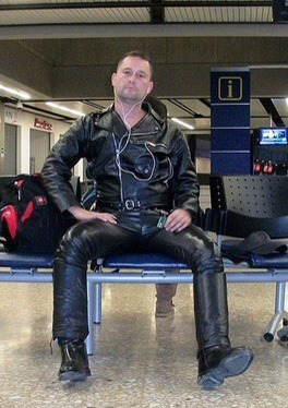 blackleatherbikerjacket: flight delays would love to be sitting next to him on that flight