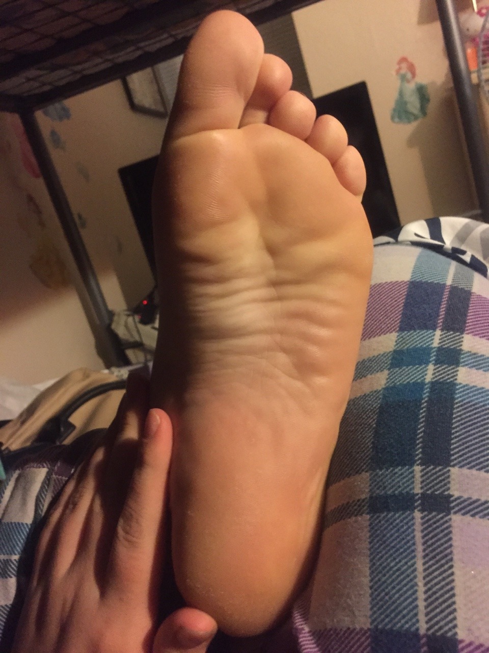 barefootmagazine:Go follow sierra-marie94