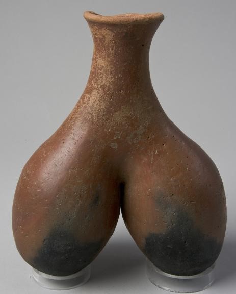 egypt-museum: Predynastic Double Pot  A double pot, neck and flaring rim. Red polished ware. Worn by