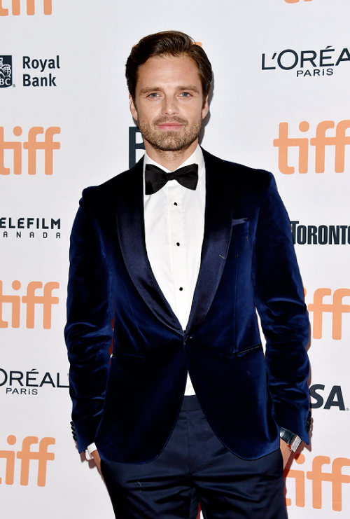 sebastiandaily:Sebastian Stan attends the ‘I, Tonya’ premiere during the 2017 Toronto International 