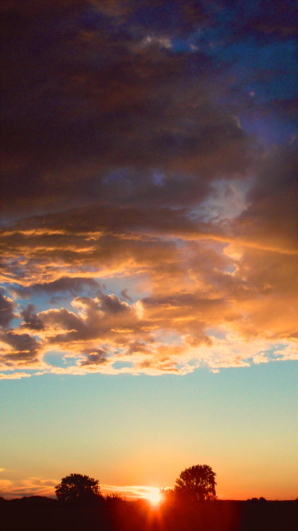betsyandme2:  A heavy storm blew through here tonight and left just in time for me to catch the sunset. Now, my day feels complete. ; )  