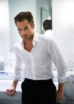 janeykath318:Whoever Brian Bowen Smith is, he did a fantastic job at emphasizing how drop dead sexy Chris Pine is.