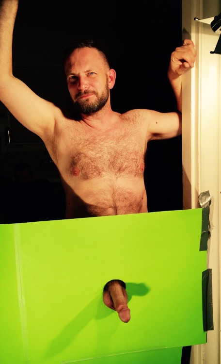 realmenfullbush: That time I did an amateur porn shoot for HUMP Festival. #greenscreengloryhole