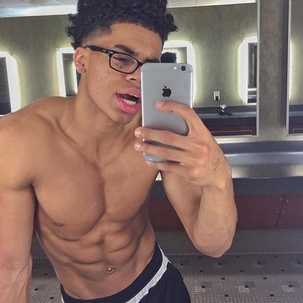 fuckyoustevepena:  Major VPL from future basketball start Deven Hubbard
